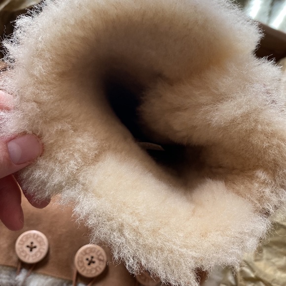 UGG Boots - Picture 3 of 6